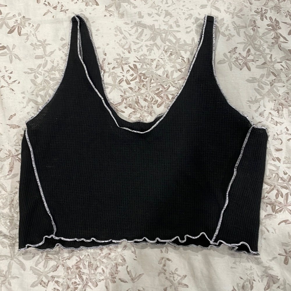 Black cropped tank